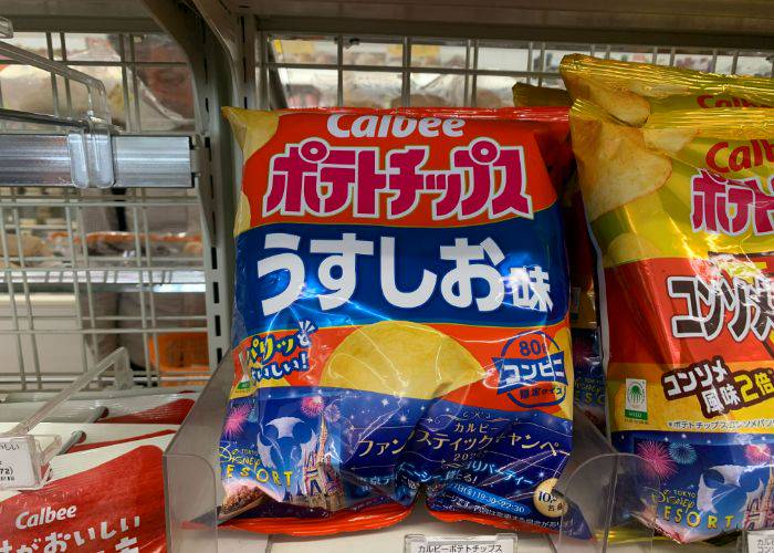 The shelf of a konbini, showing the last bag of lightly salted Calbee Chips.